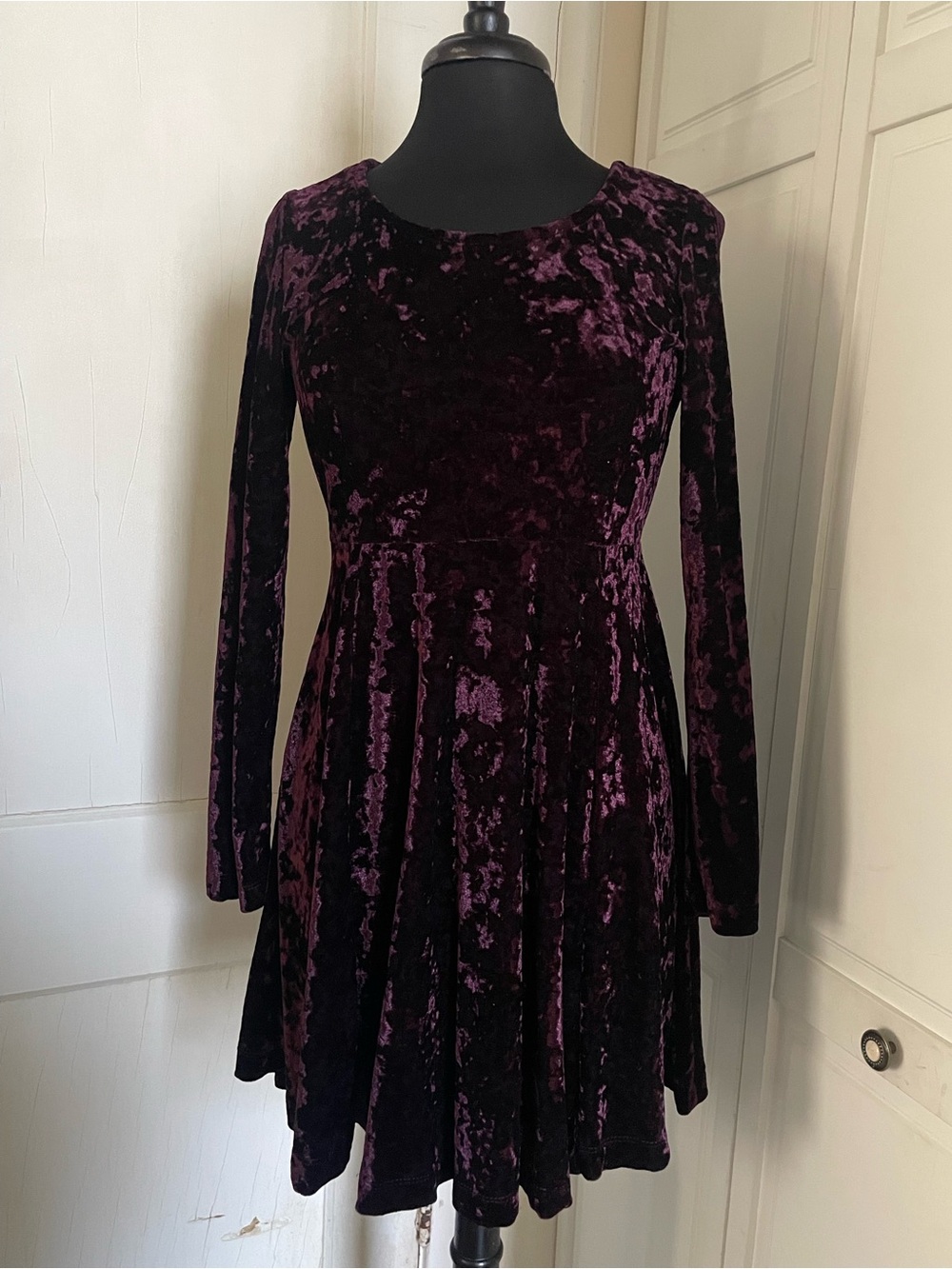 Forever 21 Crushed Velvet Long-Sleeve Dress